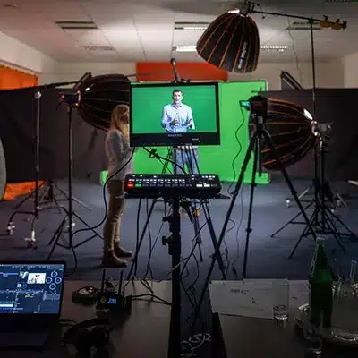 Mitarbeiterfotografie vor Greenscreen bei Pfeffel & Partner